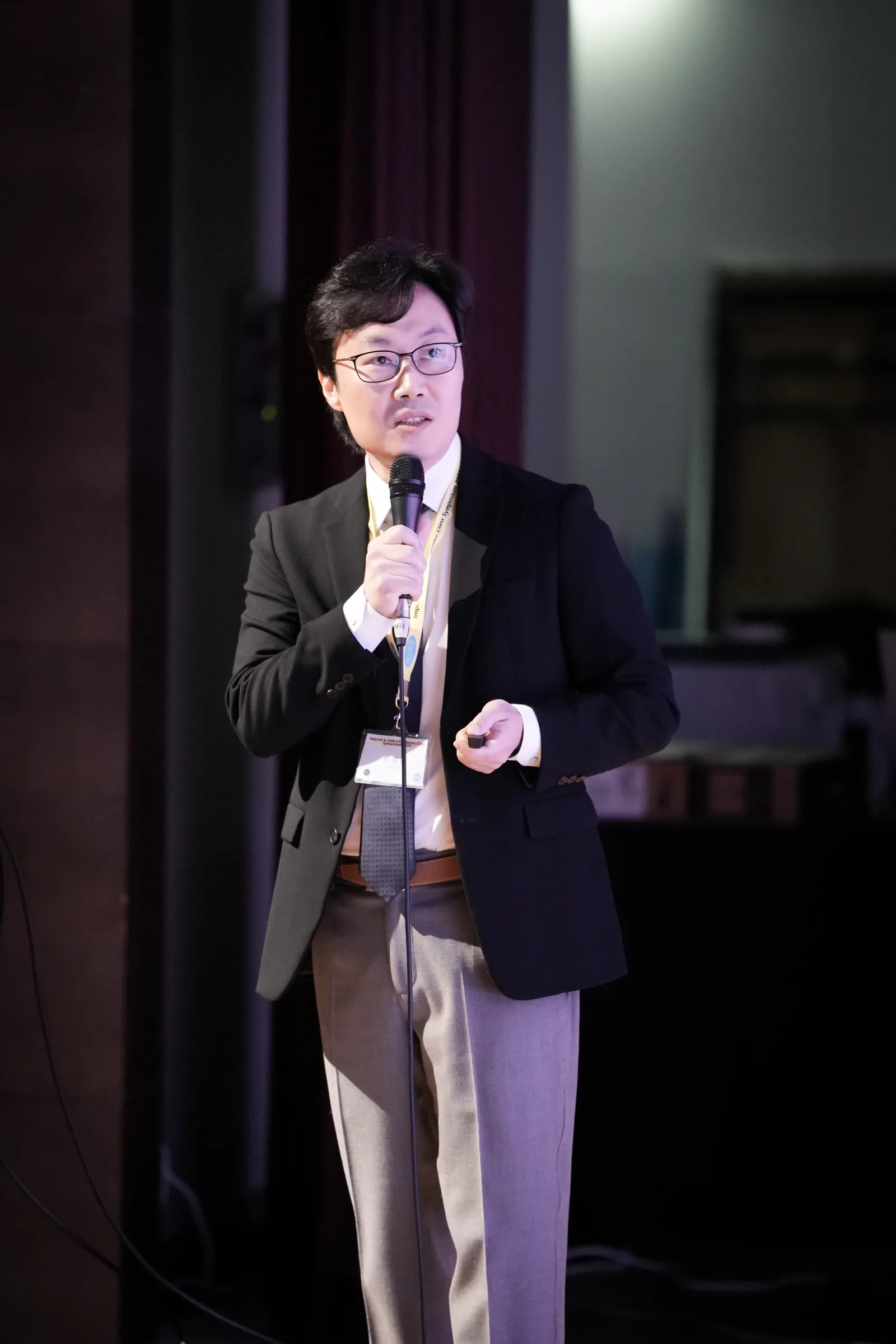 Dr. Chaehwan Baek 백채환 원장